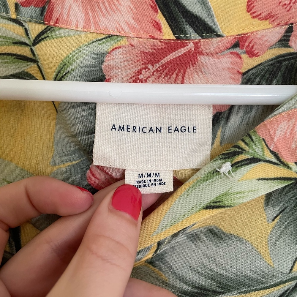 American Eagle Hawaiian Cropped T-shirt